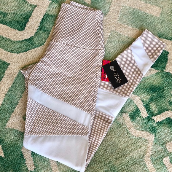 NWT! Onzie White & Gold Bondage Legging - Size XS - Picture 3 of 8